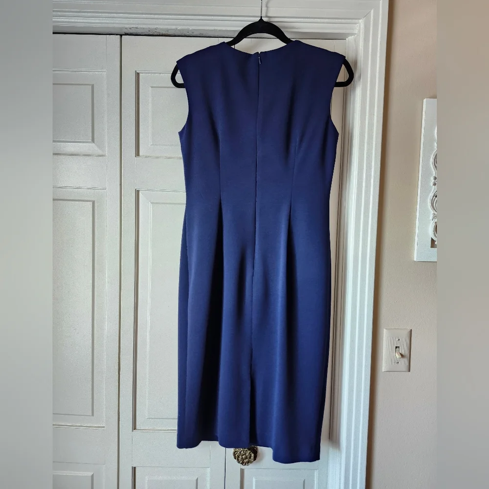 Elegant Blue Sleeveless Dress - Picture 2 of 10